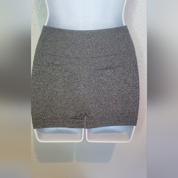 💚5/$25 Skinnygirl Gray Smoothers & Shapers Spandex Shorty Shorts Size Medium - Picture 3 of 5